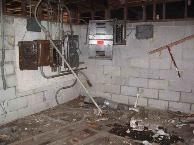 Lake Drive-In - 2006 Photo (newer photo)